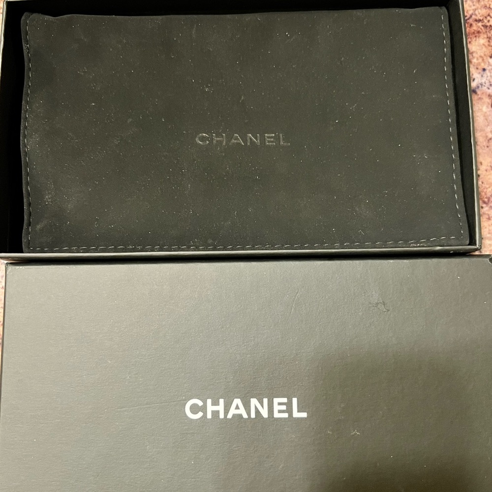 CHANEL Black Quilted Leather Phone Case - Picture 5 of 12